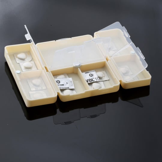 Katlanabilir, Mıknatıs Kilitli, Haftalık İlaç Kutusu