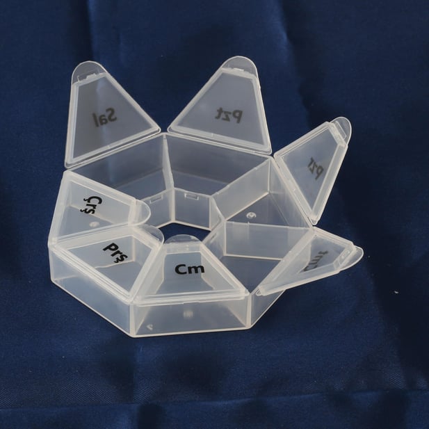 Şeffaf, 7 köşeli, 7 Bölmeli Haftalık İlaç Kutusu